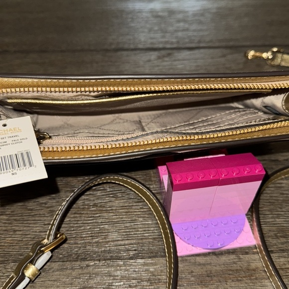 Michael Kors Jet Set Travel Large Saffiano Leather Crossbody Clutch Pale Gold - Picture 13 of 15